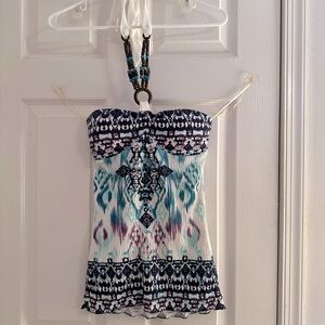 Beautiful summer top, ties around the neck, brand new